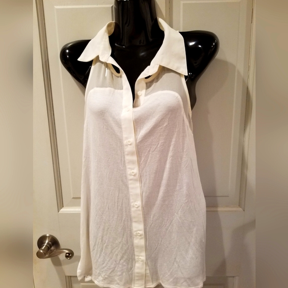 Zenana Outfitters Tops - White Zenana Top with V Shaped Top Sheer Back